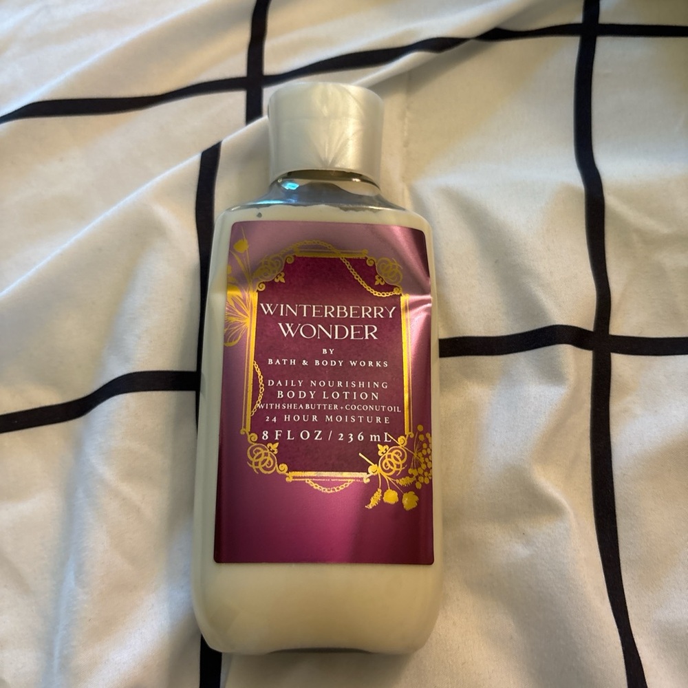 Bath & Body Works Winterberry Wonder Body Lotion - Purple & White
